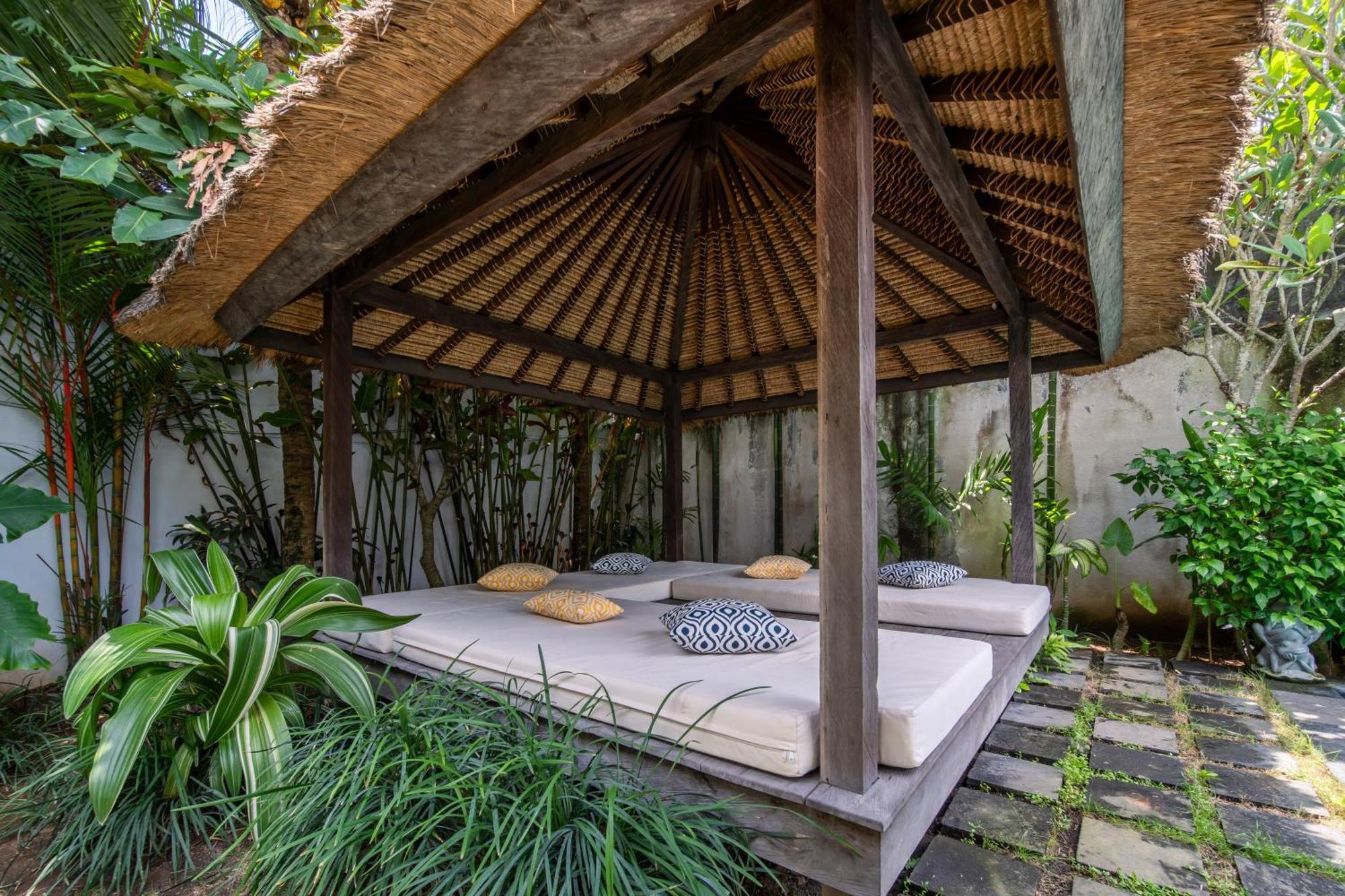 Villa Nikaia By Villa Finder Seminyak Buitenkant foto